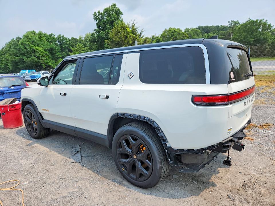 7PDSGABA3PN026999 2023 Rivian R1S photo no. 2