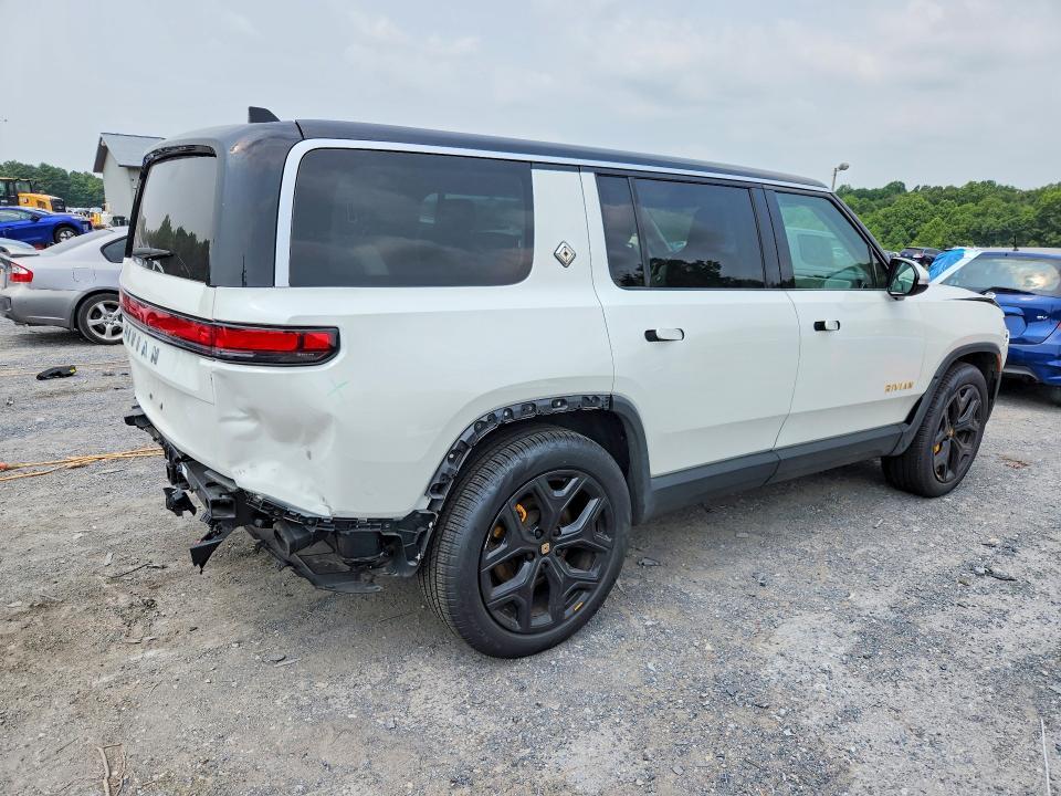 7PDSGABA3PN026999 2023 Rivian R1S photo no. 3