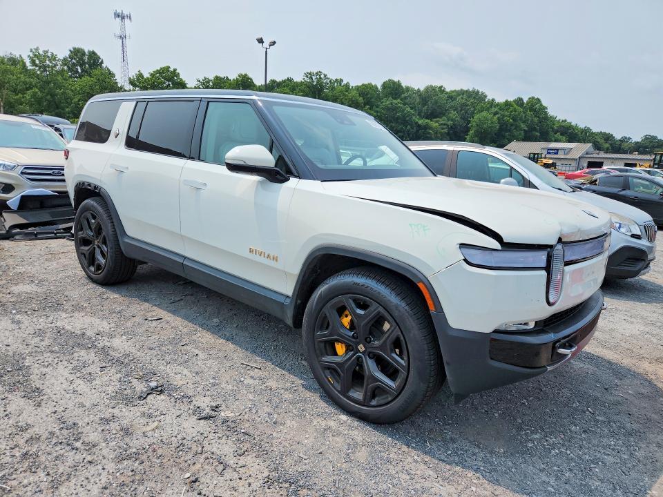 7PDSGABA3PN026999 2023 Rivian R1S photo no. 4