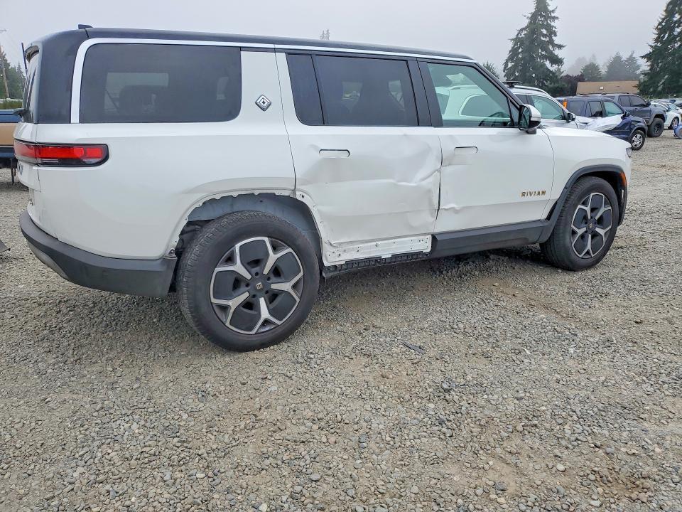 7PDSGABA4PN014196 2023 Rivian R1S photo no. 3