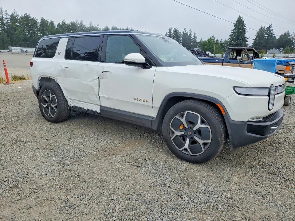 7PDSGABA4PN014196 2023 Rivian R1S photo no. 4