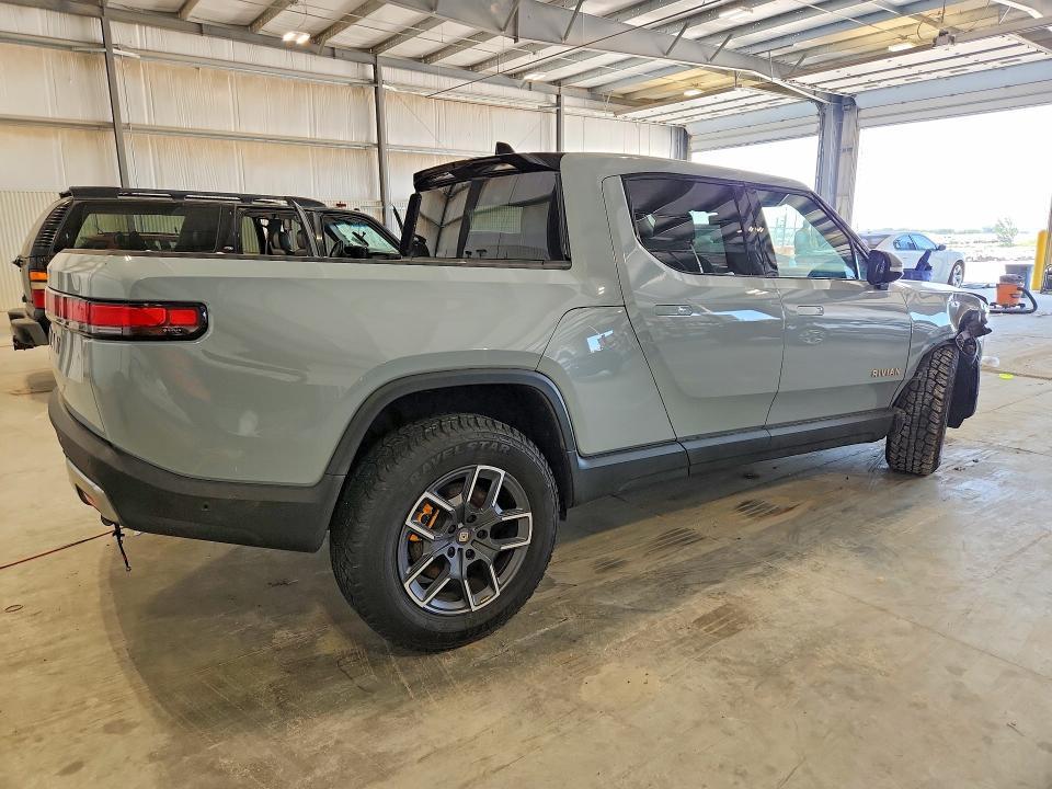 7FCTGAAA8NN013296 2022 Rivian R1T photo no. 3
