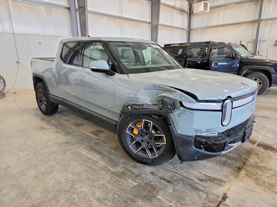 7FCTGAAA8NN013296 2022 Rivian R1T photo no. 4