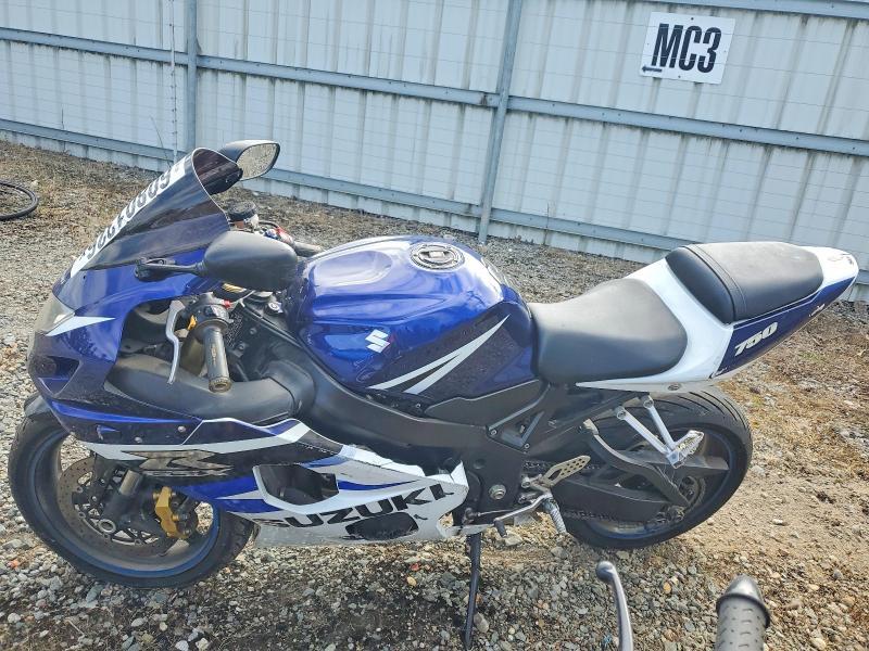 JS1GR7JA642104937 2004 Suzuki GSX-R750 photo no. 3