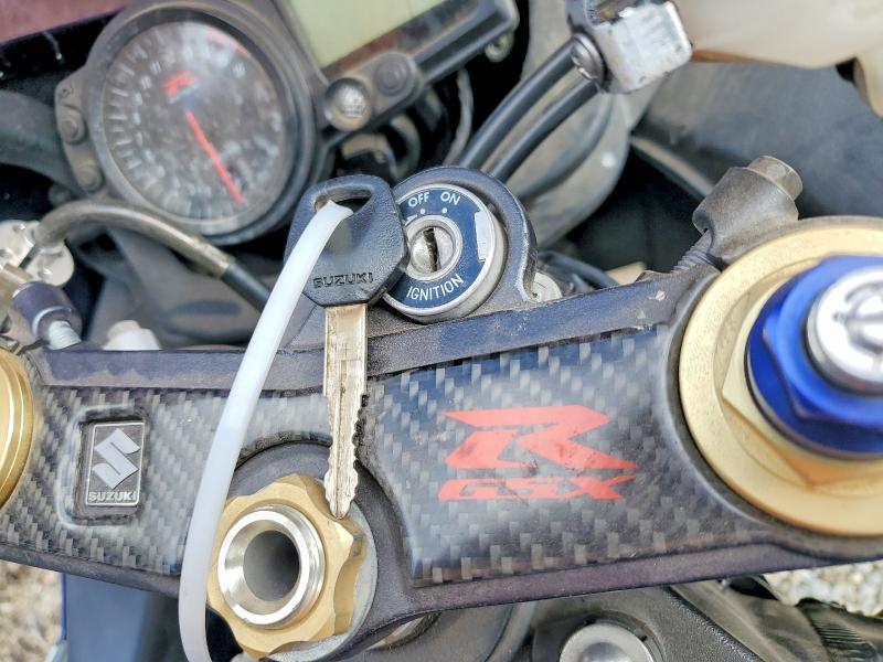 JS1GR7JA642104937 2004 Suzuki GSX-R750 photo no. 8