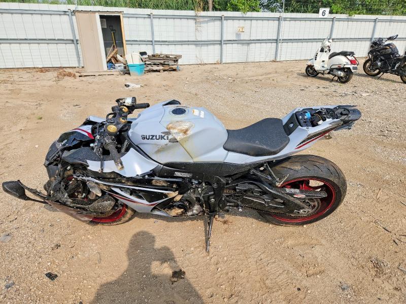 JS1DM11B2R7100255 2024 Suzuki GSX-R1000 photo no. 3