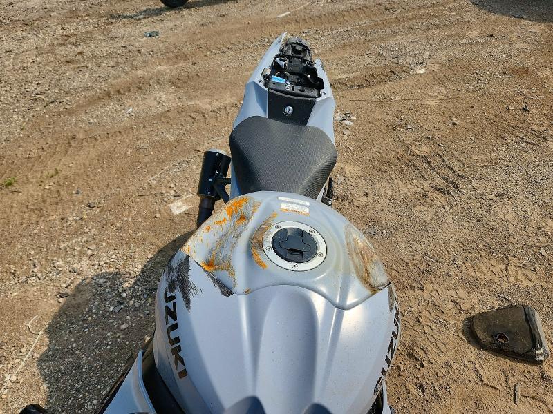 JS1DM11B2R7100255 2024 Suzuki GSX-R1000 photo no. 5