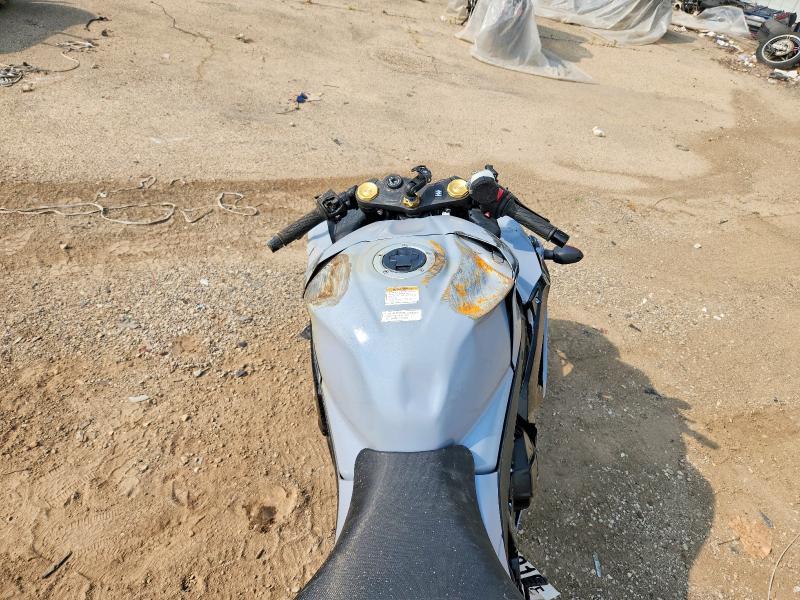 JS1DM11B2R7100255 2024 Suzuki GSX-R1000 photo no. 6