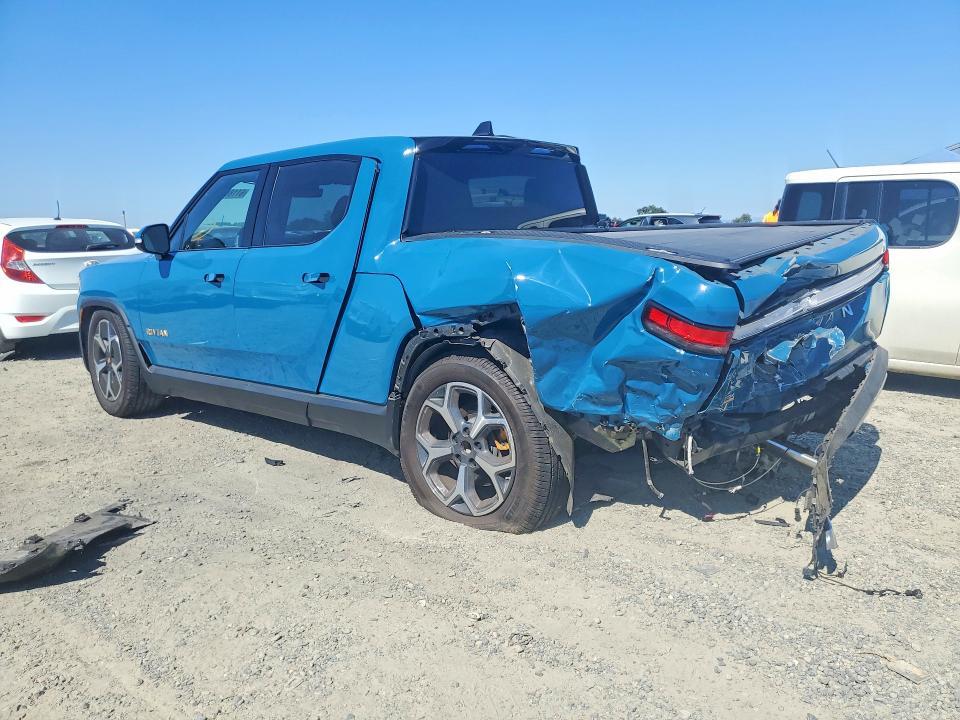 7FCTGAAA4PN000693 2023 Rivian R1T photo no. 2