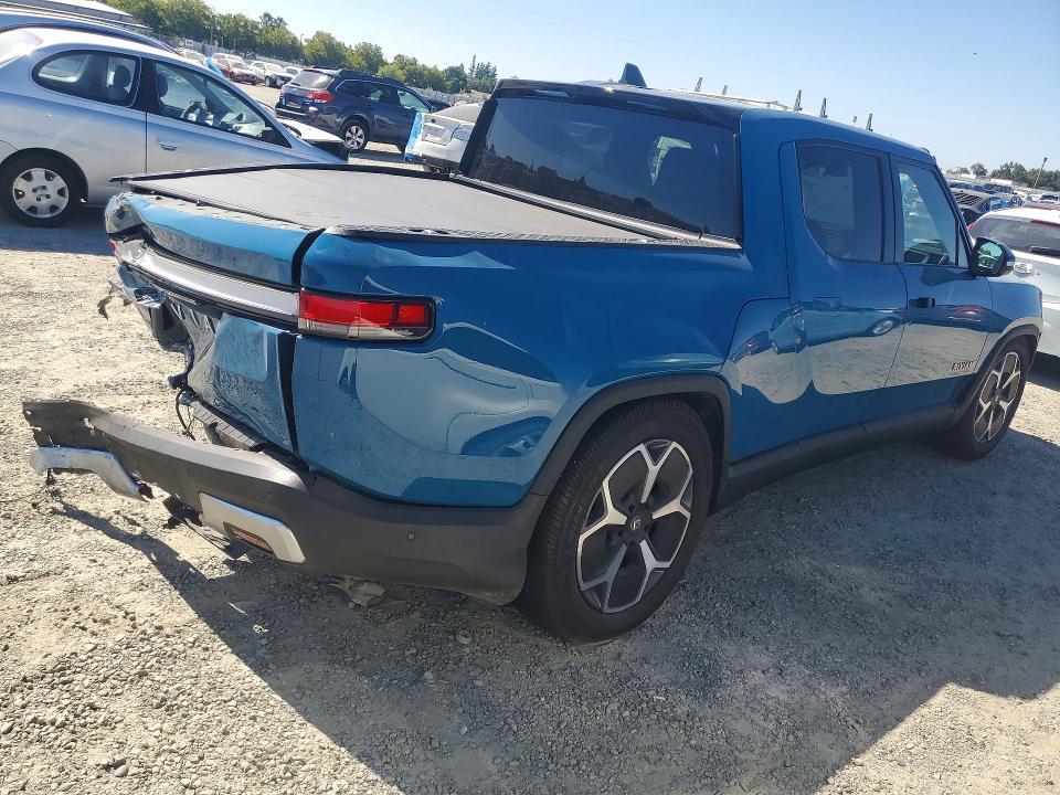 7FCTGAAA4PN000693 2023 Rivian R1T photo no. 3