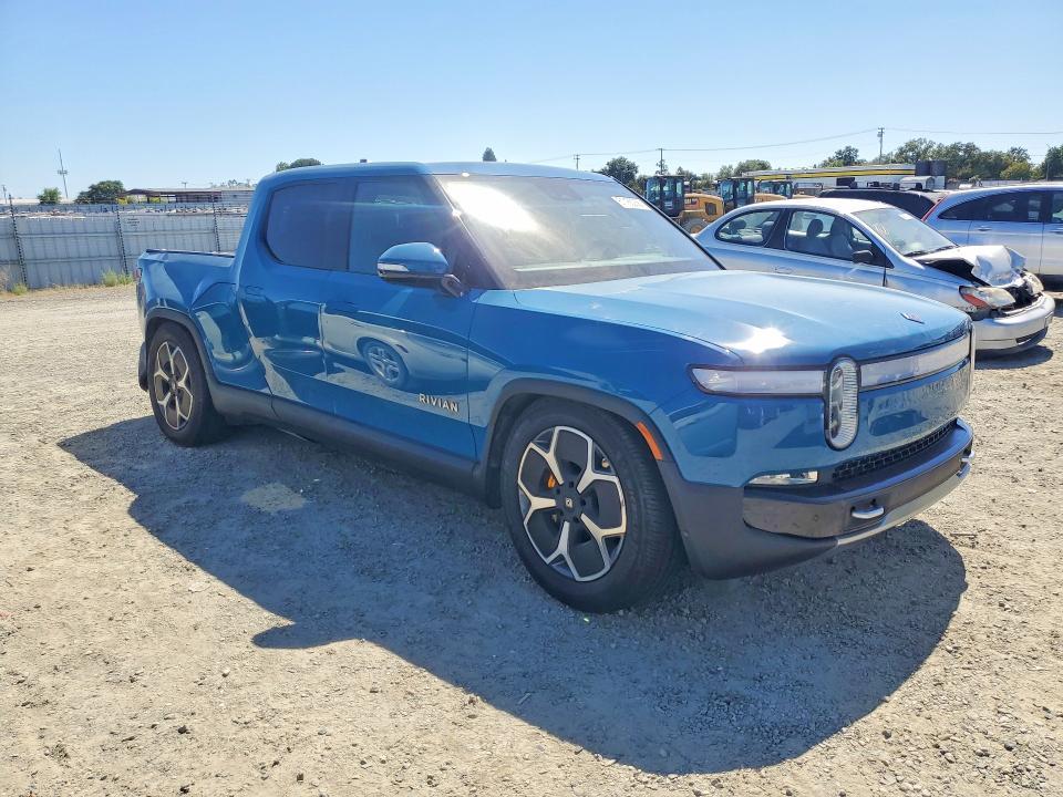 7FCTGAAA4PN000693 2023 Rivian R1T photo no. 4