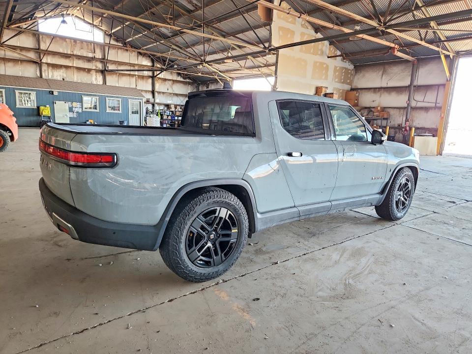 7FCTGAAA6RN032337 2024 Rivian R1T photo no. 3