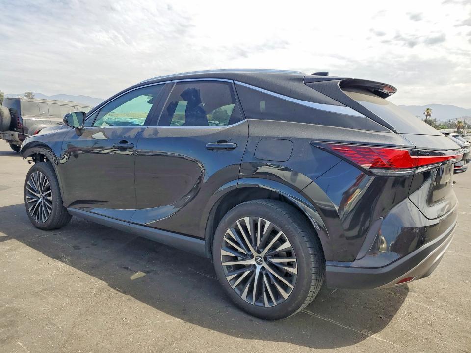 2T2BBMCA2PC017831 2023 Lexus RX photo no. 2