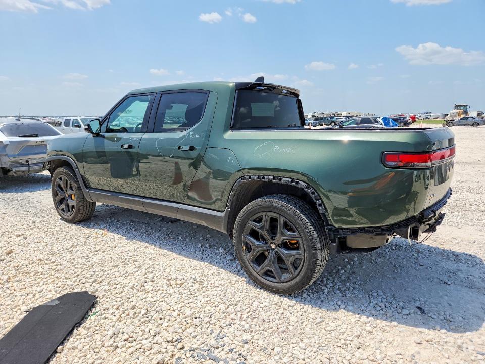 7FCTGAAA8PN000888 2023 Rivian R1T photo no. 2
