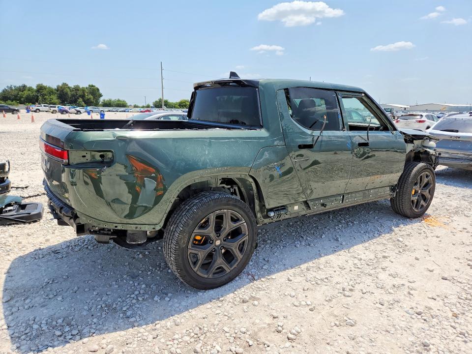 7FCTGAAA8PN000888 2023 Rivian R1T photo no. 3