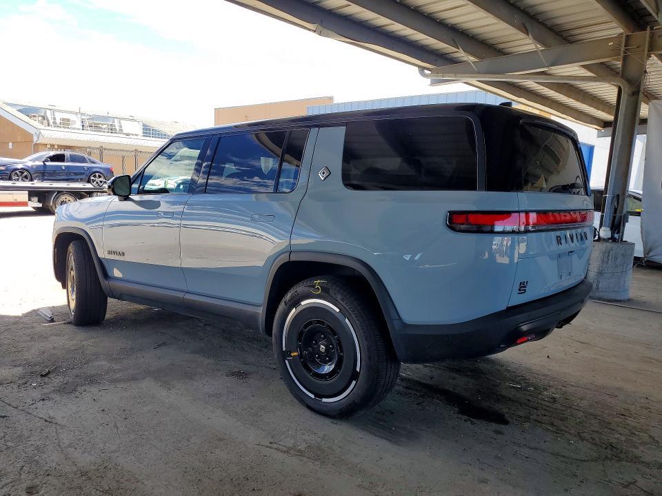 7PDSGBBA9SN055714 2025 Rivian R1S photo no. 2