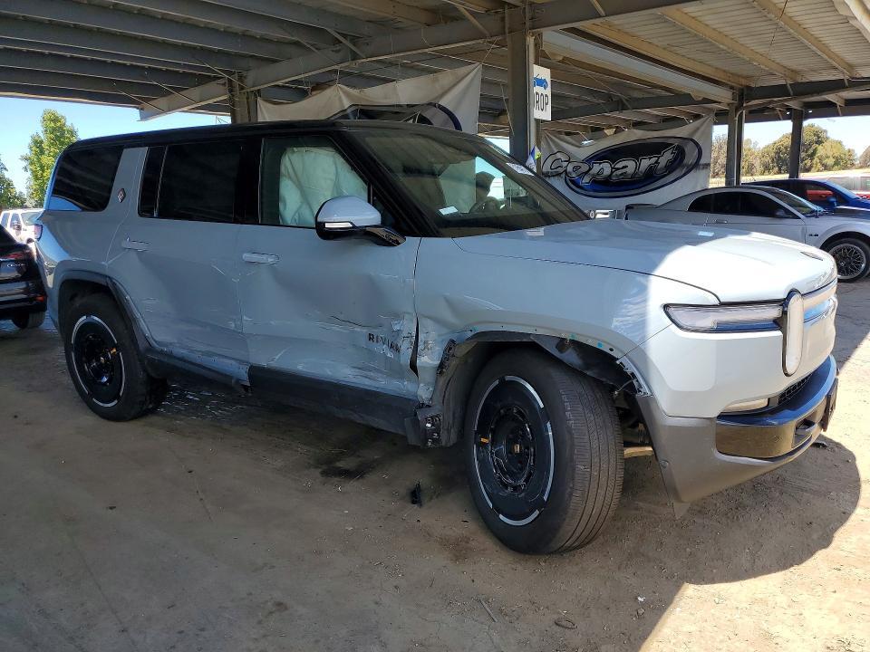 7PDSGBBA9SN055714 2025 Rivian R1S photo no. 4