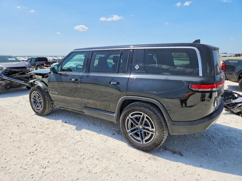 7PDSGBBA6SN045710 2025 Rivian R1S photo no. 2