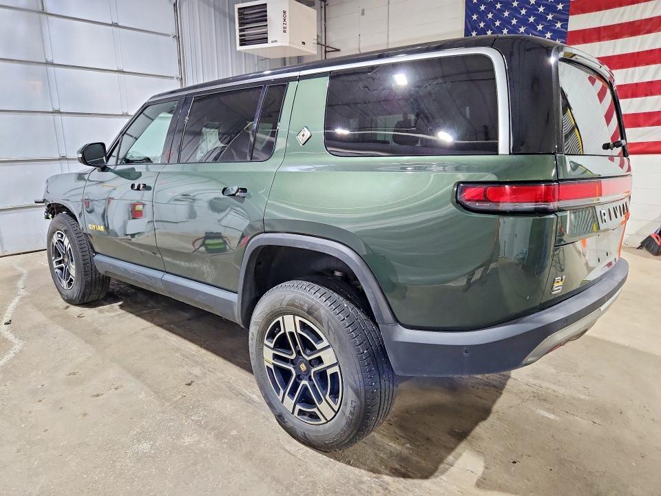 7PDSGABL9NN002253 2022 Rivian R1S photo no. 2