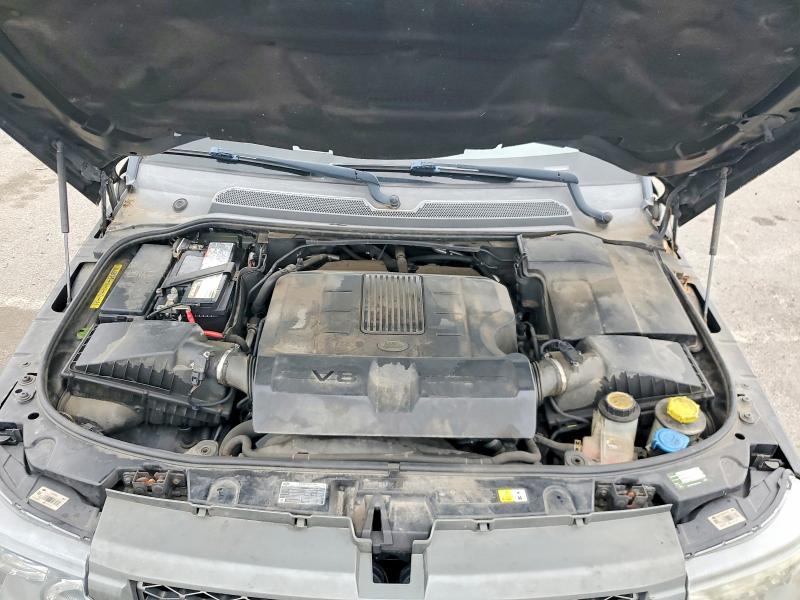 SALSF2D46BA709893 2011 Land Rover Range Rover photo no. 12