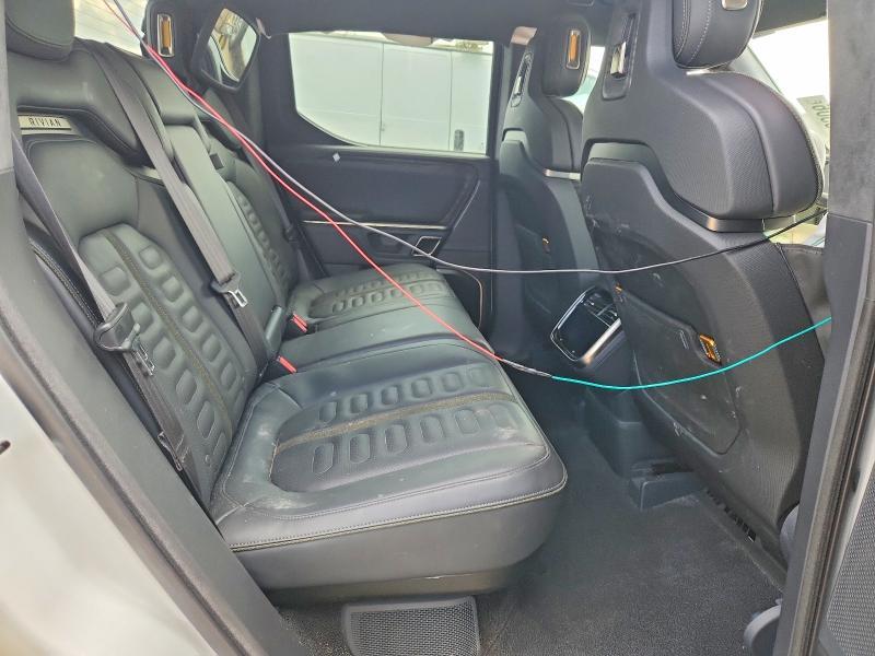 7FCTGAAL0NN003279 2022 Rivian R1T photo no. 10