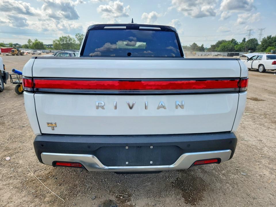 7FCTGAAL0NN003279 2022 Rivian R1T photo no. 6