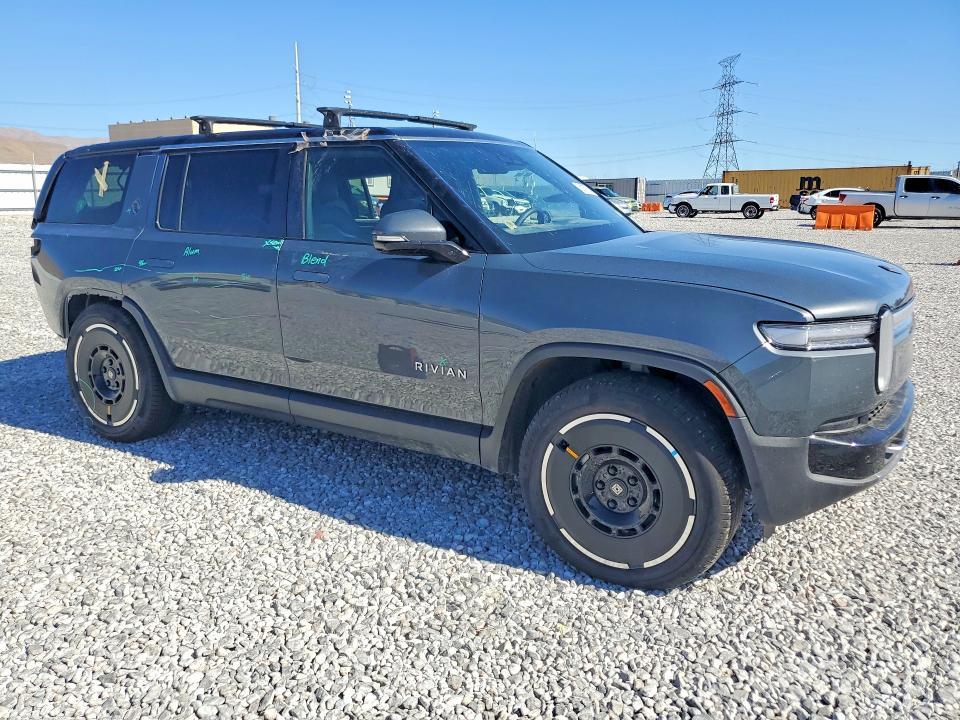7PDSGBBA6SN052897 2025 Rivian R1S photo no. 4