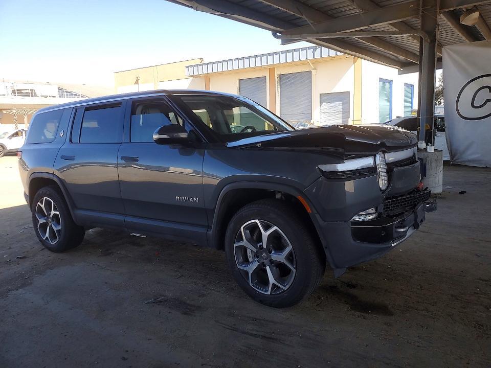 7PDSGBBA5RN032103 2024 Rivian R1S photo no. 4