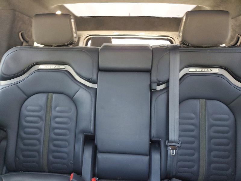 7PDSGABA5PN011145 2023 Rivian R1S photo no. 10
