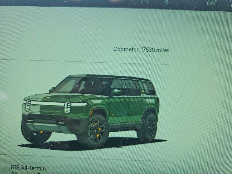 7PDSGABA8PN022088 2023 Rivian R1S photo no. 9