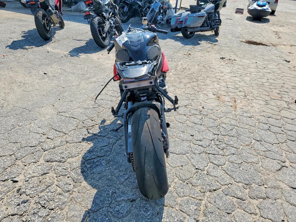 JS1GR7MA4J2101106 2018 Suzuki GSX-R750 photo no. 4