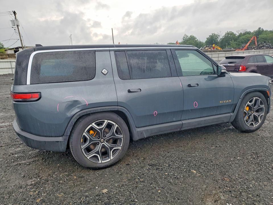 7PDSGABAXRN038845 2024 Rivian R1S photo no. 3