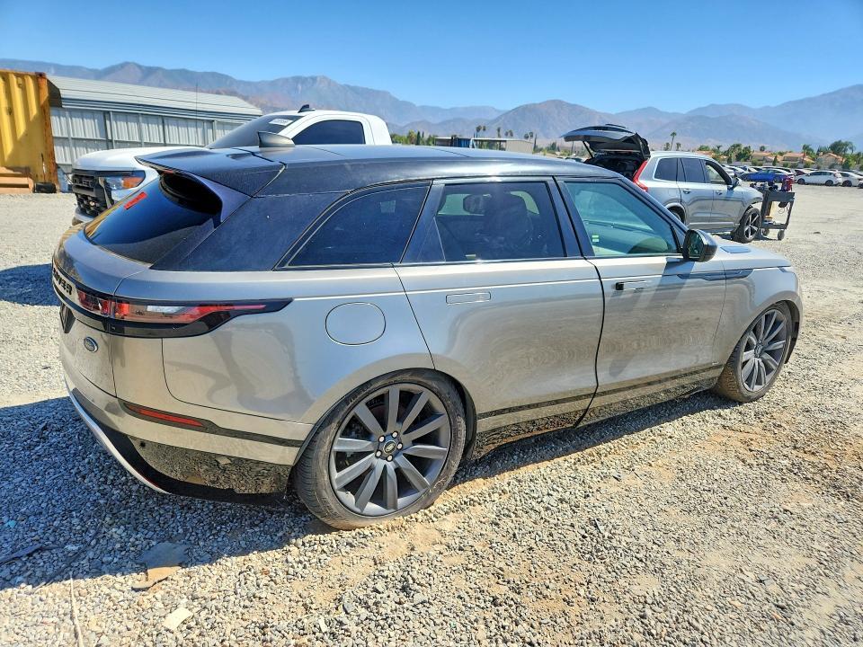 SALYL2RV8JA703161 2018 Land Rover Range Rover photo no. 3