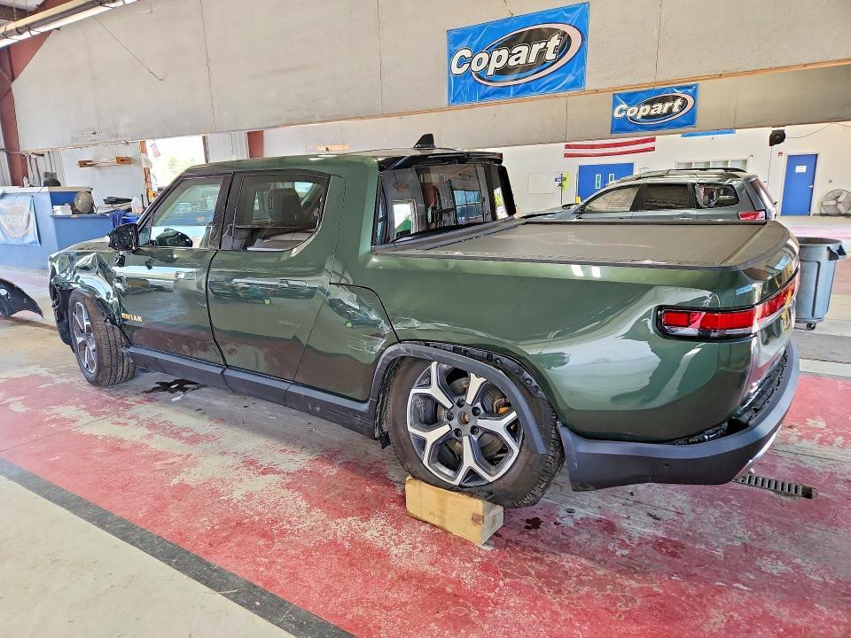 7FCTGAAA2NN011916 2022 Rivian R1T photo no. 2