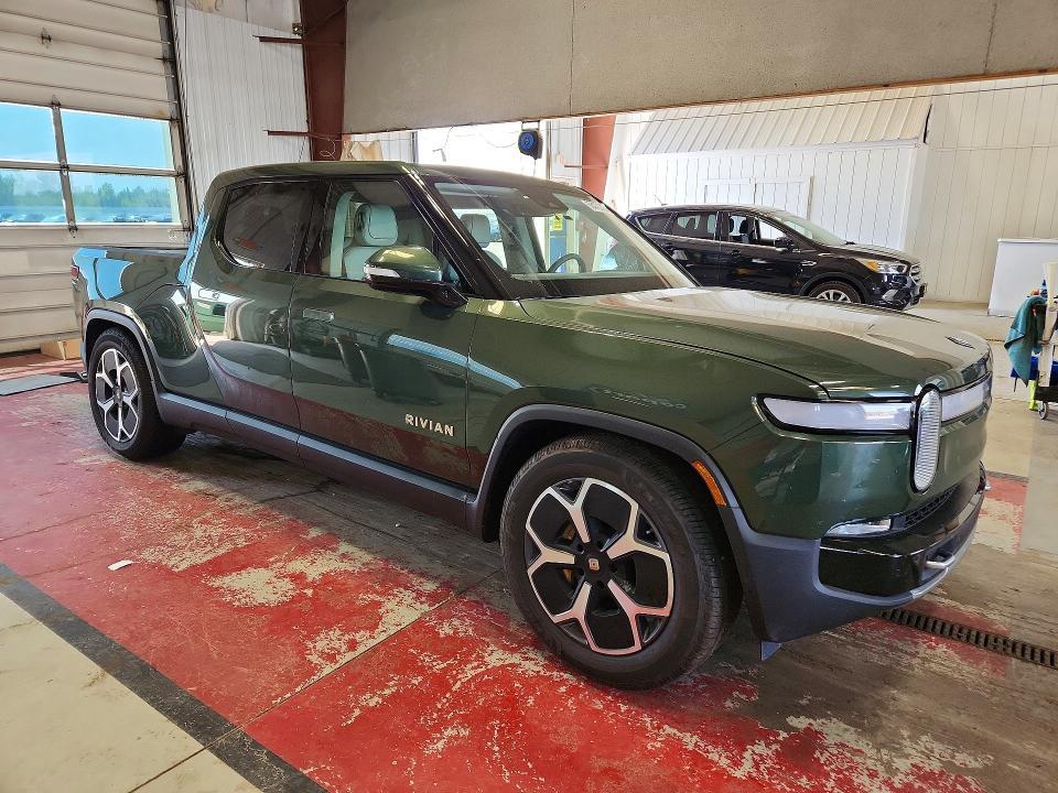 7FCTGAAA2NN011916 2022 Rivian R1T photo no. 4
