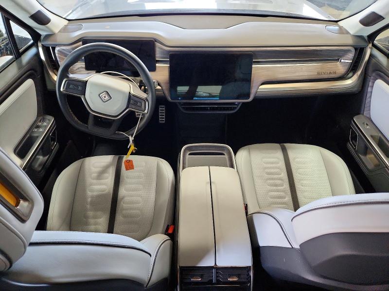 7FCTGAAA2NN011916 2022 Rivian R1T photo no. 8