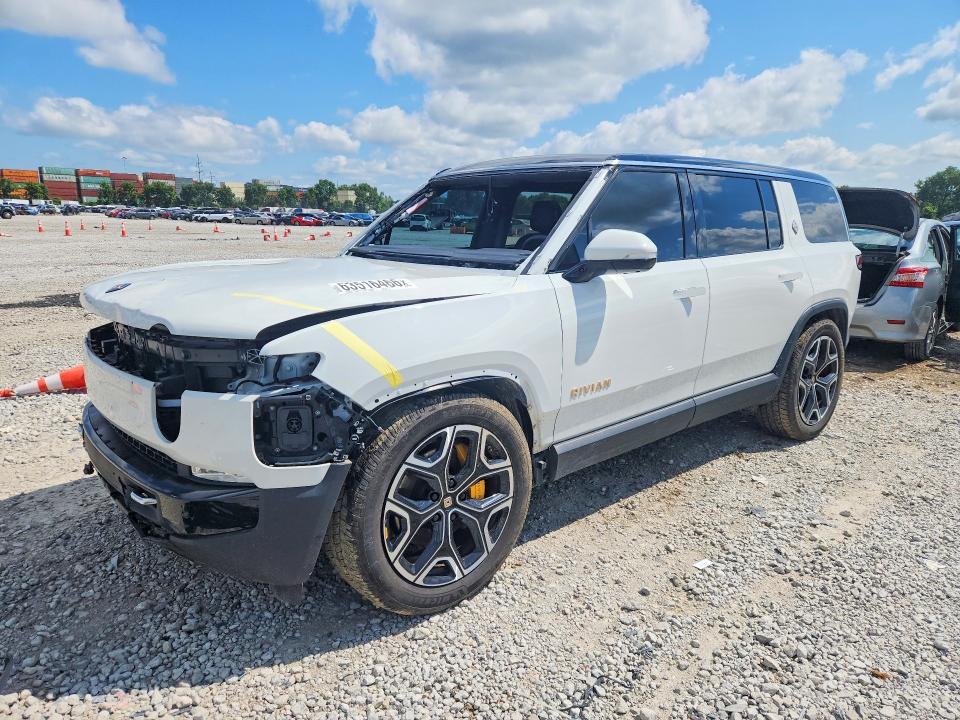 7PDSGABL1NN002019 2022 Rivian R1S photo no. 1