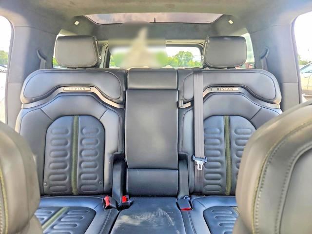 7PDSGABL1NN002019 2022 Rivian R1S photo no. 10