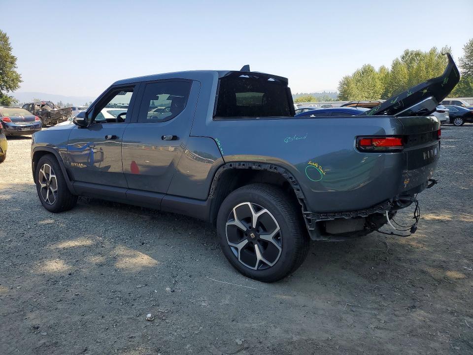 7FCTGAAA9NN011282 2022 Rivian R1T photo no. 2