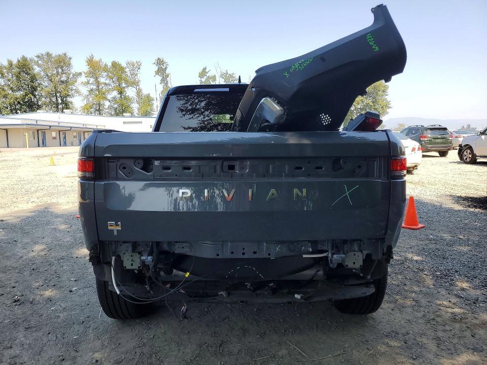 7FCTGAAA9NN011282 2022 Rivian R1T photo no. 6