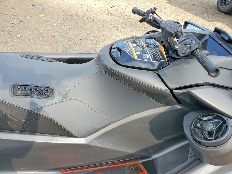 YDV76642C323 2023 Sea-Doo RXP photo no. 5
