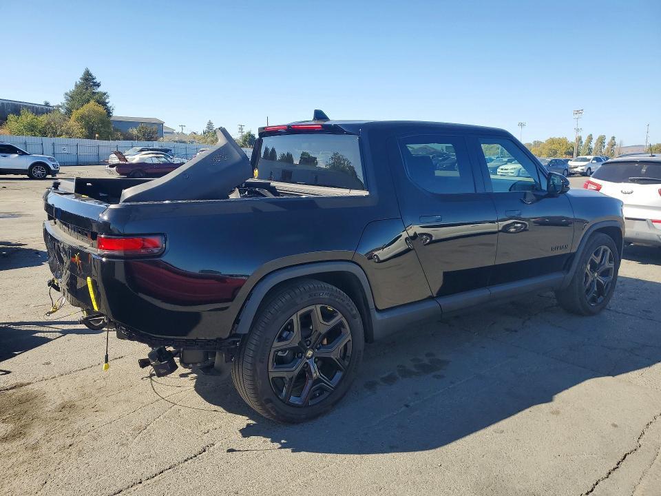 7FCTGBAA2SN036560 2025 Rivian R1T photo no. 3