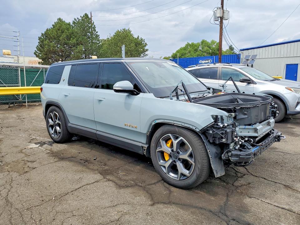 7PDSGABA0PN024532 2023 Rivian R1S photo no. 4