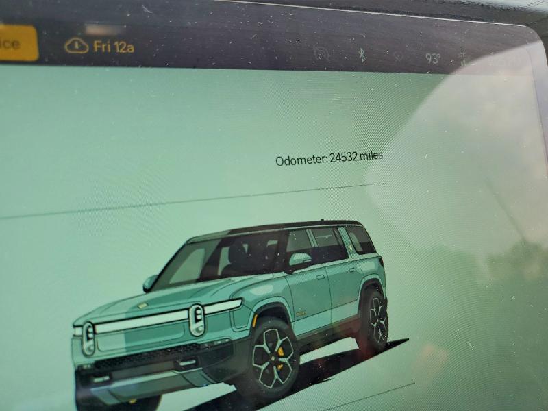 7PDSGABA0PN024532 2023 Rivian R1S photo no. 9