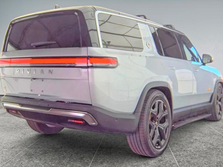 7PDSGABA4PN019950 2023 Rivian R1S photo no. 4