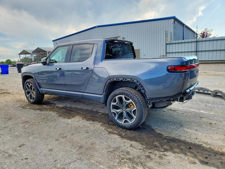 7FCTGAAA4NN007561 2022 Rivian R1T photo no. 2