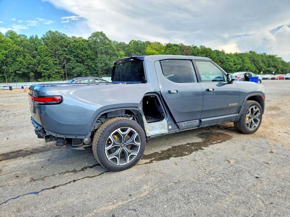 7FCTGAAA4NN007561 2022 Rivian R1T photo no. 3
