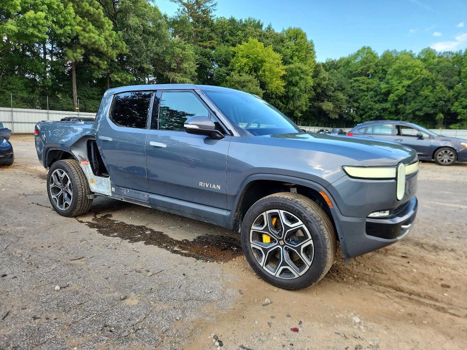 7FCTGAAA4NN007561 2022 Rivian R1T photo no. 4