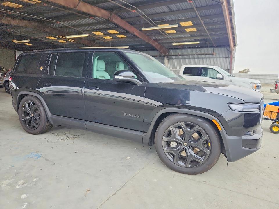 7PDSGBBA5SN055905 2025 Rivian R1S photo no. 4