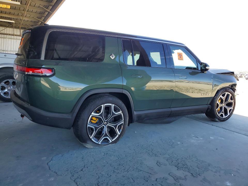 7PDSGABA1PN030162 2023 Rivian R1S photo no. 3